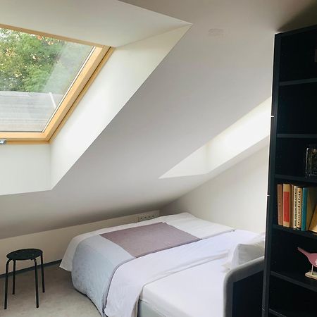 Cozy Friendly Place With Free Parking Прага Экстерьер фото