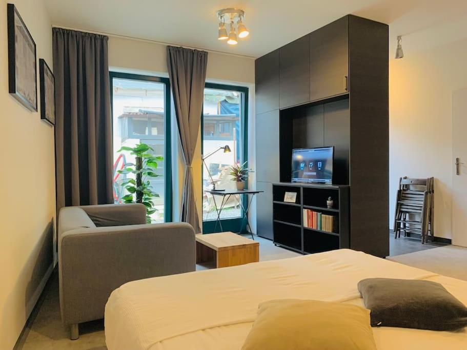 Cozy Friendly Place With Free Parking Прага Экстерьер фото