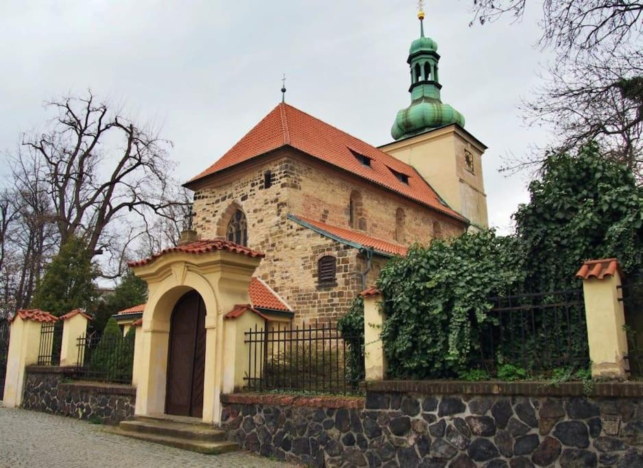 Cozy Friendly Place With Free Parking Прага Экстерьер фото