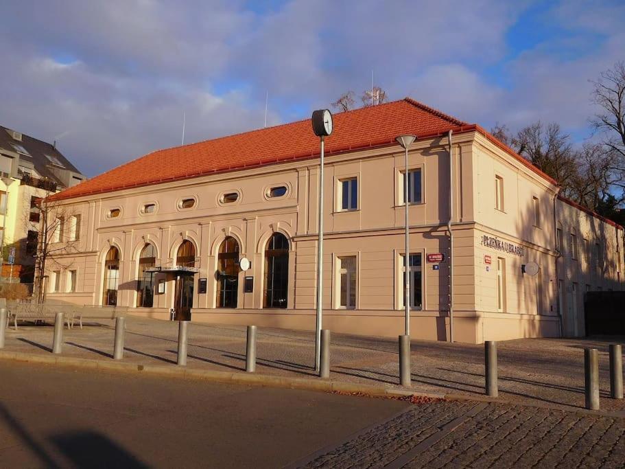 Cozy Friendly Place With Free Parking Прага Экстерьер фото