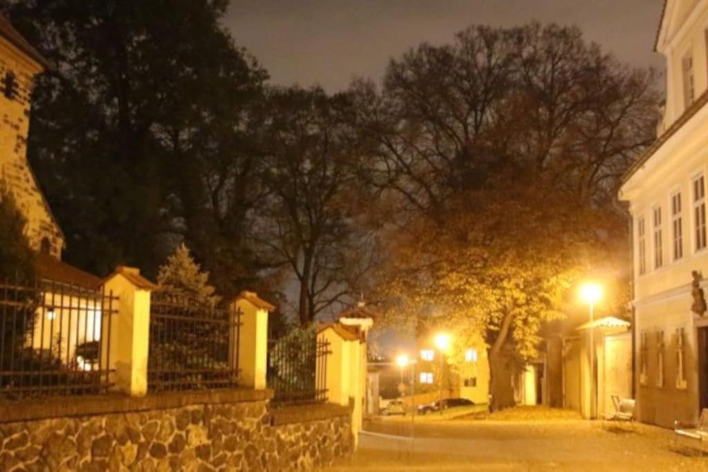 Cozy Friendly Place With Free Parking Прага Экстерьер фото