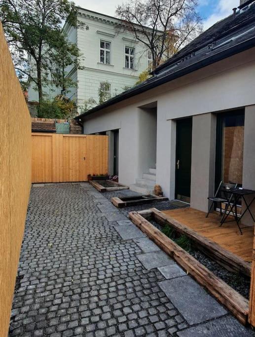 Cozy Friendly Place With Free Parking Прага Экстерьер фото